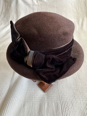Neiman Marcus | Accessories | Vintage 96s Neiman Marcus  display picture 2